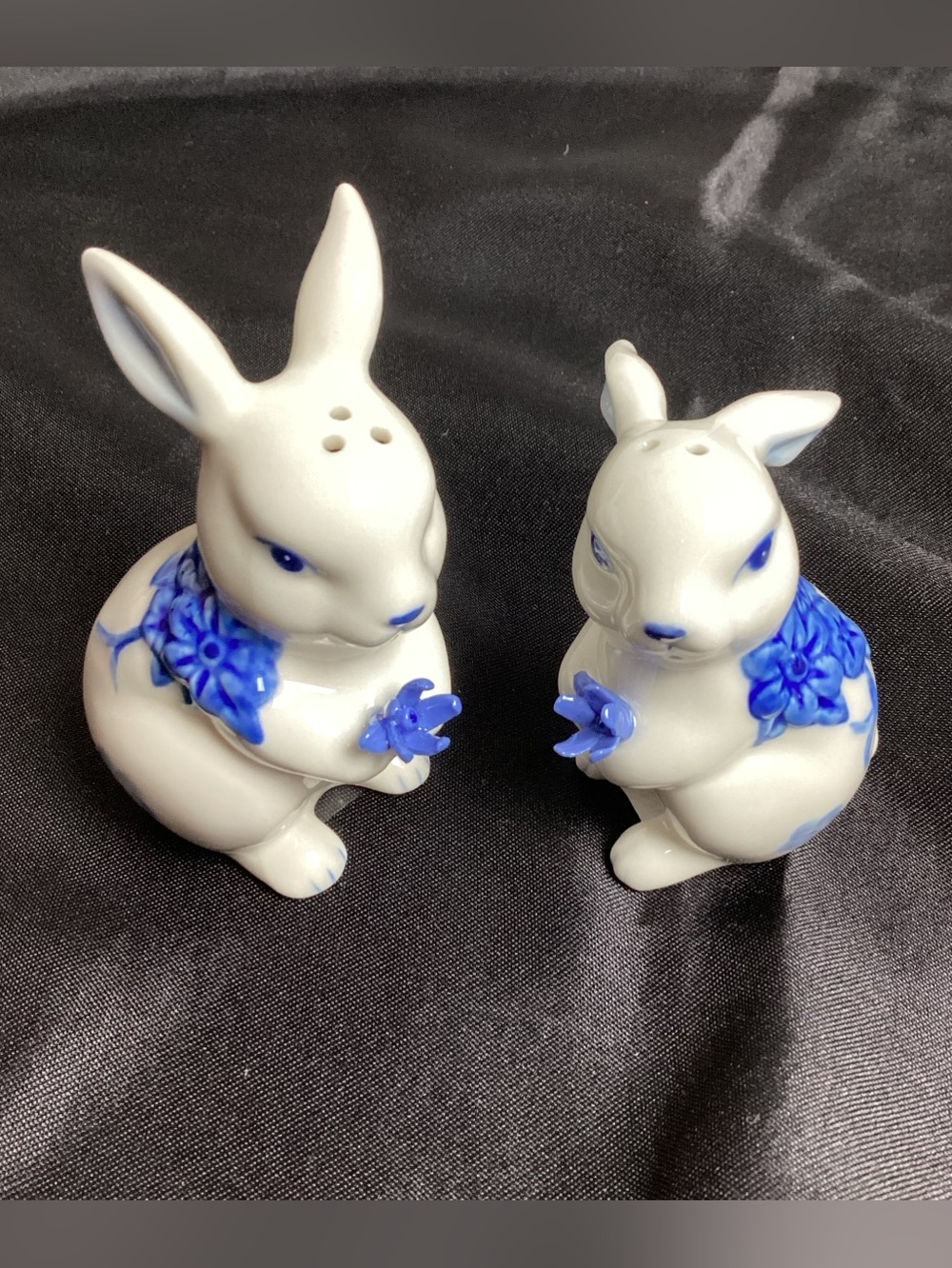 Cosmos Gifts White Ceramic Blue Floral Bunny Salt and Pepper Shaker Set NIB